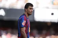 Barcelona rozbiła Betis 5:2. Festiwal goli i czerwona kartka w Sewilli