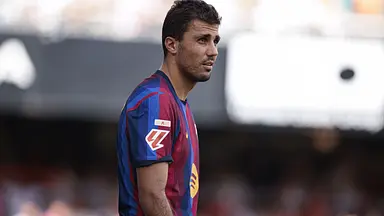 Barcelona rozbiła Betis 5:2. Festiwal goli i czerwona kartka w Sewilli