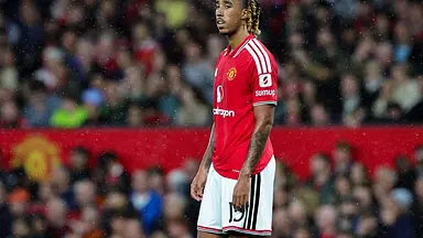 PSG i Bayern obserwują obrońcę Manchesteru United. Klub ma twardy orzech do zgryzienia