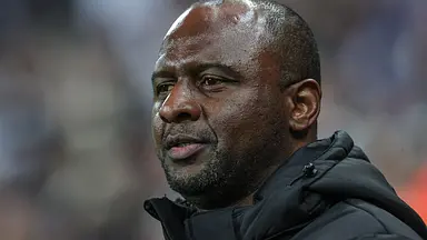 Patrick Vieira blisko objęcia sterów w Genoa CFC