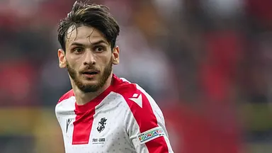 PSG blisko transferu Khvichy Kvaratskhelii – szczegóły umowy dopinane