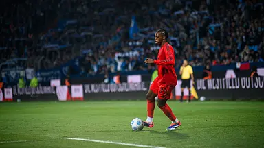 Mathys Tel na celowniku Manchesteru United