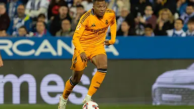 Mbappe liderem Realu i chwali Alonso