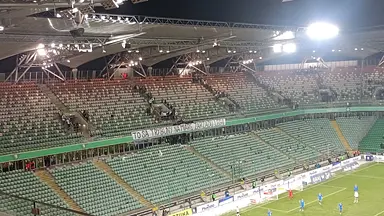 Protest kibiców Legii Warszawa. Ciche trybuny na początku meczu