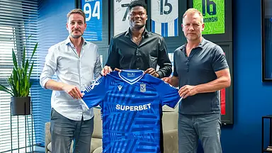 Oficjalnie: Terry Yegbe nowym piłkarzem Lecha Poznań. Hitowy transfer Kolejorza