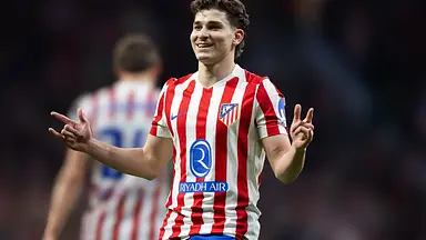 Arsenal zainteresowany Julianem Alvarezem. Barcelona szuka alternatyw na pozycję napastnika