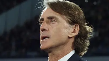 Roberto Mancini ma wrócić na ławkę Włoch po rezygnacjach Pirlo i Maldiniego – informuje Max Bradfield