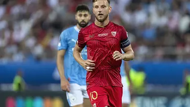 Rakitic żegna się z pracownikami klubu. Jest o krok od wyjazdu do Arabii Saudyjskiej