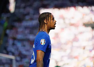 PSG wyceniło Barcolę na 150 mln euro. Anglia w grze