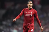 Liverpool planuje przyszłość bez van Dijka