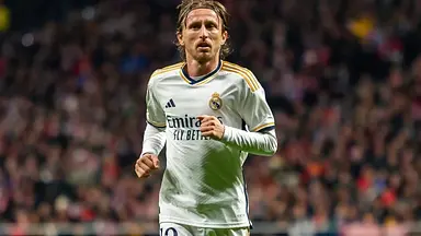 Modric gratuluje Mbappe pierwszego gola w Realu