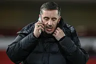 Gary Neville ostro o obronie Chelsea.