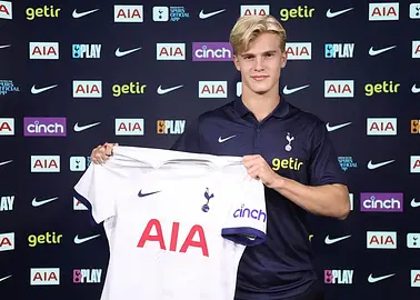 Napoli i Barcelona obserwują Lucasa Bergvalla. Tottenham może mieć problem