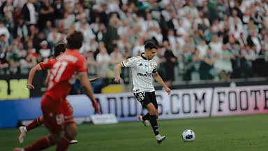 Jagiellonia Białystok - Legia Warszawa: trzy gole w pierwszej połowie, goście prowadzą 2:1