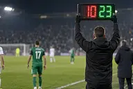 Zmiany zawodników w piłce nożnej: zasady, liczba zmian i procedura