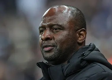 Patrick Vieira blisko objęcia sterów w Genoa CFC