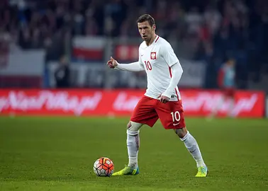 Mundo Deportivo Spekuluje o Następcy Gaviego: Grzegorz Krychowiak na Liście Kandydatów