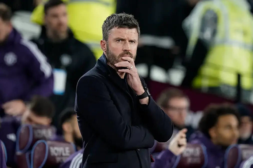 Michael Carrick faworytem do objęcia Manchesteru United