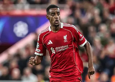 Liverpool płaci cenę za rekordowy transfer Isaka