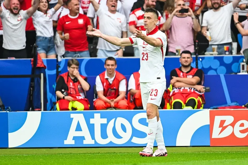 Krzysztof Piątek - ile zarabia?