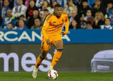 Mbappe nie zagra w rewanżu z Benficą z powodu urazu kolana