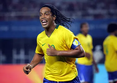 Ile zarabia Ronaldinho? Zarobki w klubach i nie tylko