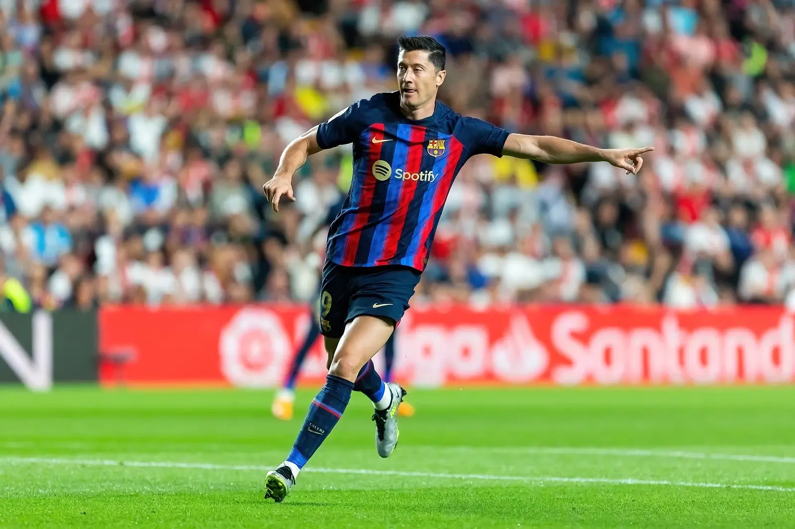 Barcelona celuje w Vlahovicia jako następcę Lewandowskiego