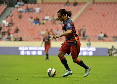 Edgar Davids – holenderski piłkarz z dredami i okularami