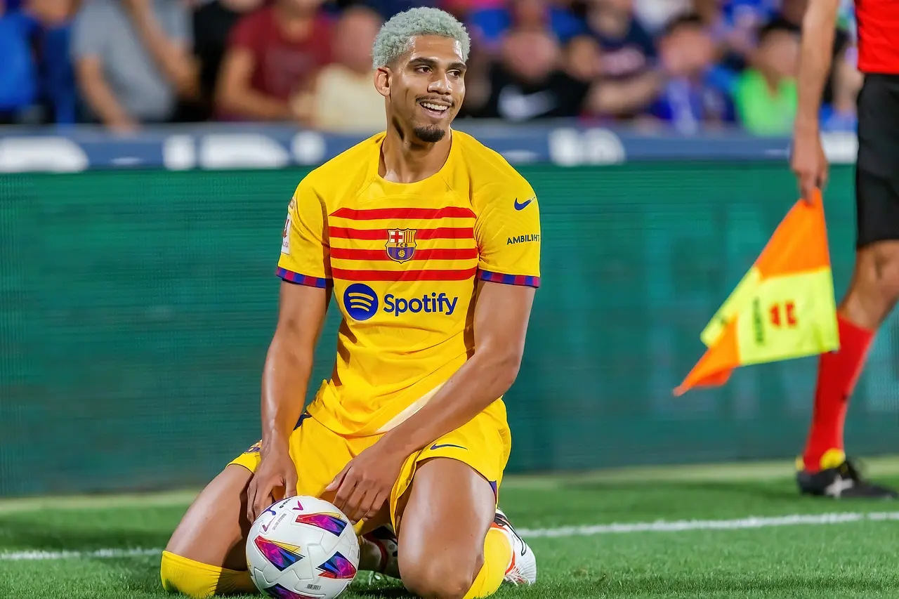 Ronald Araujo strzela zwycięskiego gola dla Barcelony